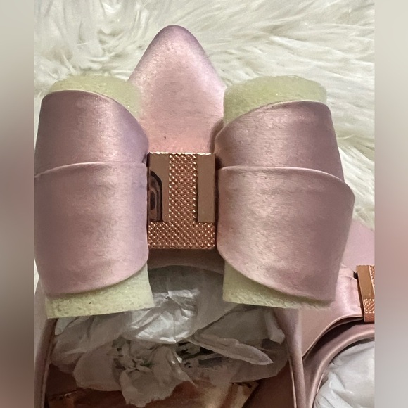 NWOB Skalet Bow Pointed Toe Pumps Heels by Ted Baker (Light Pink Satin) US 6. - Picture 4 of 9